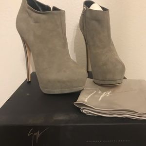 Giuseppe Zanotti suede bootie